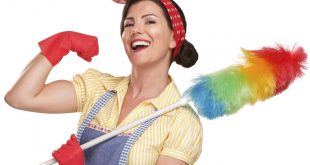 صورة إمرأة مثيرة تقوم بالأعمال المنزلية