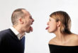 رجل و إمرأة في حالة غضب