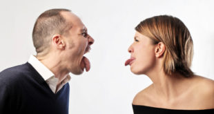 رجل و إمرأة في حالة غضب