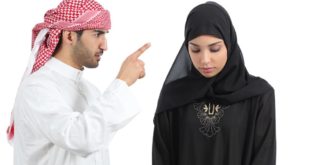 صورة رجل عربي يوبخ زوجته